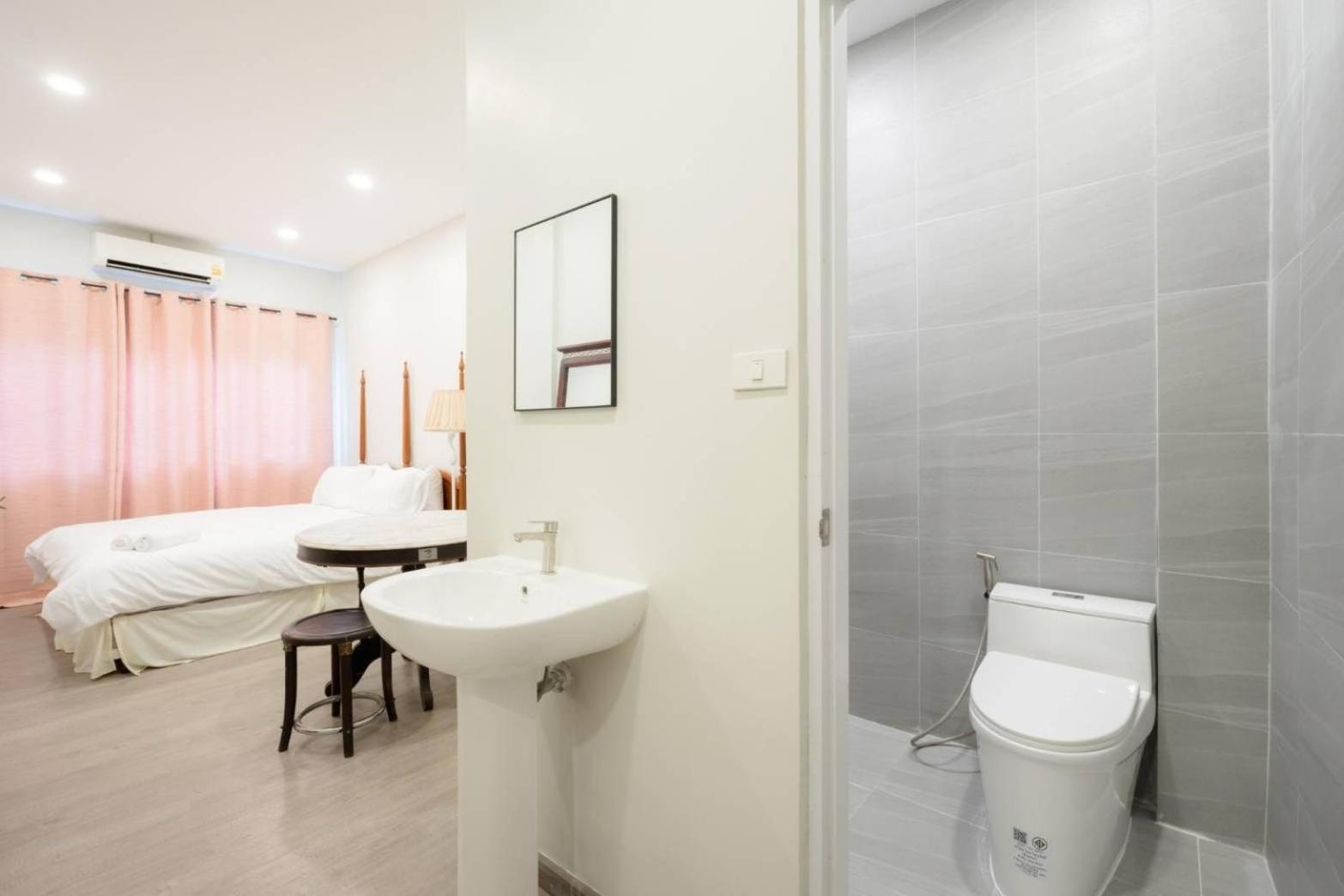Hidden Dragon X Yaowarat Road Appartement Bangkok Buitenkant foto
